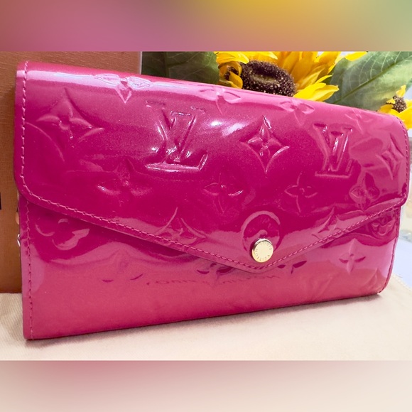 NEW Hot Pink Vernis Portefeuille Sarah
Monogram Long Wallet - Picture 2 of 16